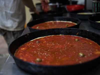 ...in aggiunta ovviamente a qualche oliva e un po' di origano